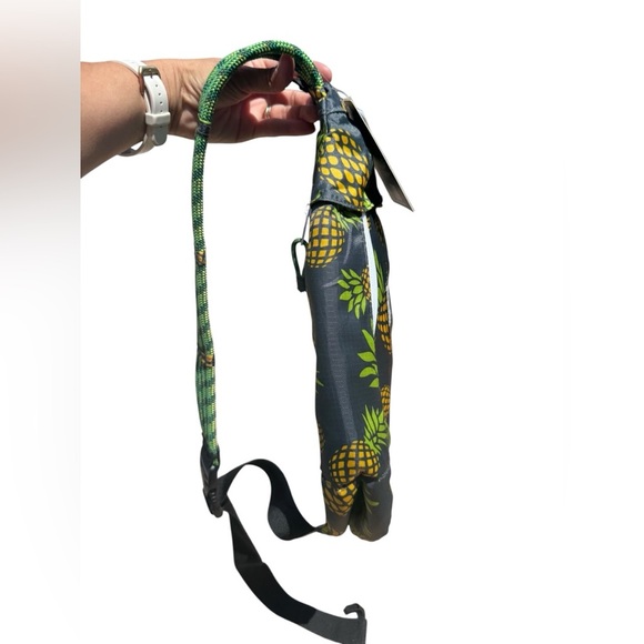 NWT Kavu Ropesicle Pineapple Party Sling Bag Outdoors H2O Resistant Crossbody - Picture 7 of 11
